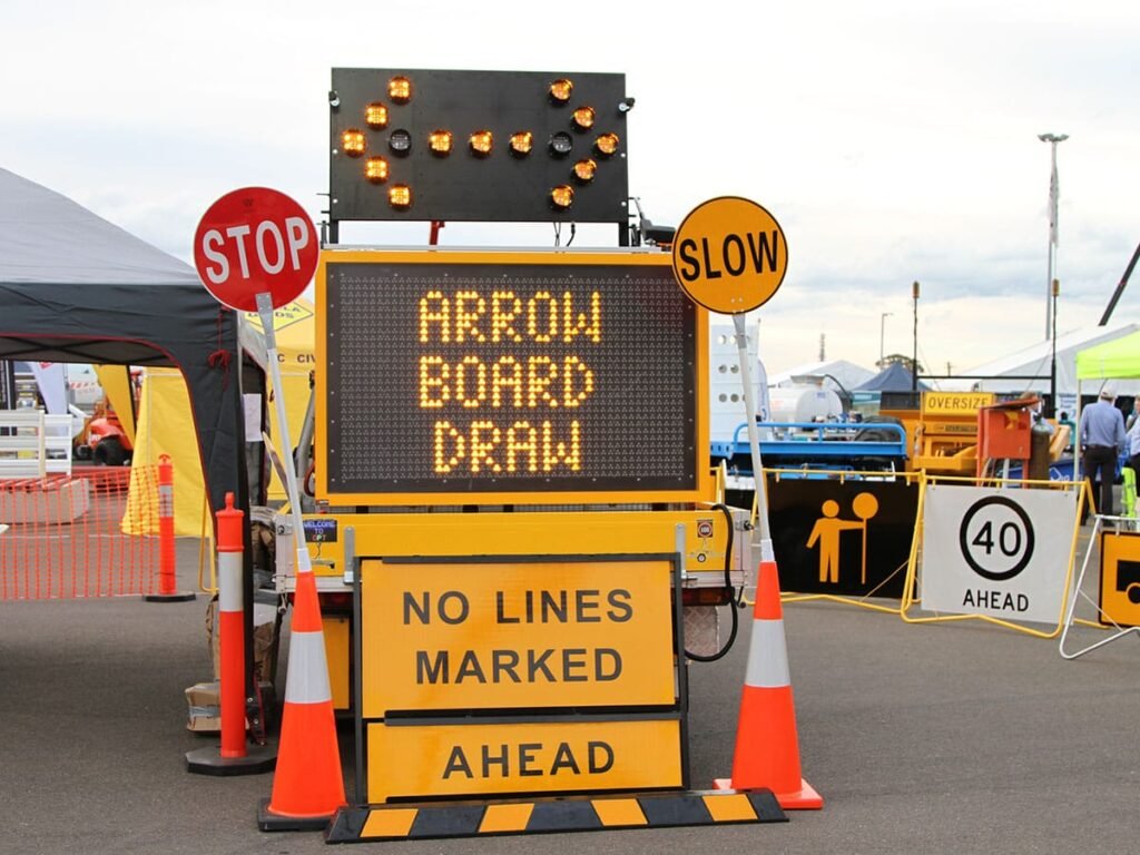 How to Choose the Right Arrow Board Size for Highway vs Urban Jobs 1