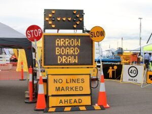 How to Choose the Right Arrow Board Size for Highway vs Urban Jobs 1
